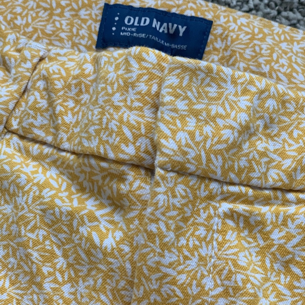 Yellow pixie pants - Picture 4 of 4